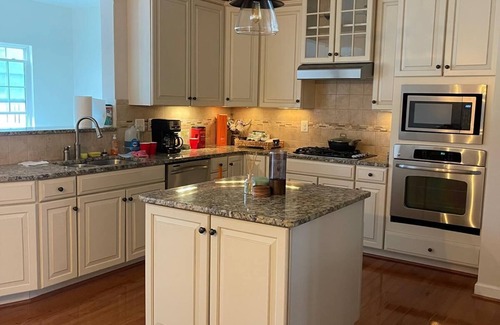 Burtonsville Casa | Charming 3-bedroom townhome in Burtonsville with a great view