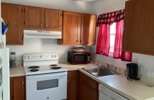 Burtonsville Casa | Charming 3-bedroom townhome with WiFi, AC in tranquil Burtonsville