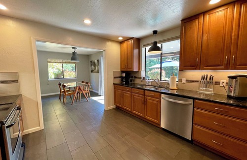 Cameron Park Casa | Charming 3-bedroom summer house in Cameron Park with pool