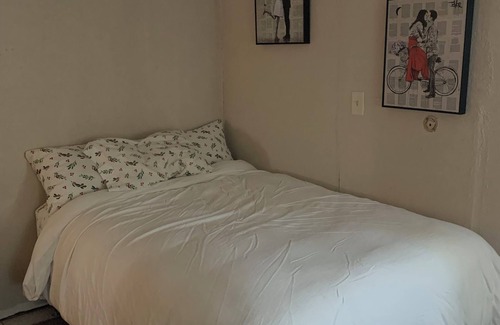 Crystal City Casa | Charming 3-bedroom house with WiFi and AC in Crystal City, TX