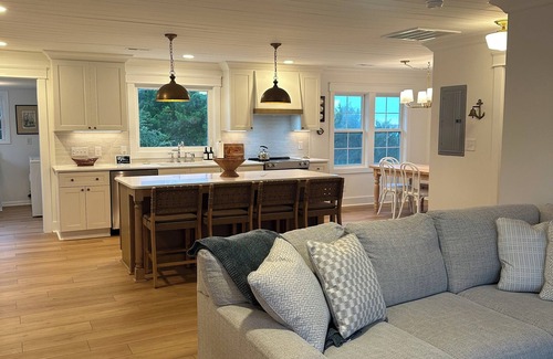 Emerald Isle Casa | Charming 3-bedroom house in Emerald Isle 1 block from ocean