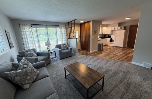 Grand Island Apartamento | Charming 3-bedroom apartment in marvelous Grand Island with AC