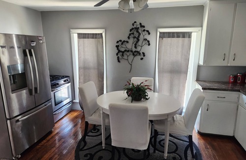 Grand Rapids Apartamento | Charming 3-bedroom apartment in lovely Grand Rapids walk to downtown.