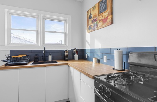 Creston Heights Casa | Charming 3-bedroom house in Grand Rapids with WiFi
