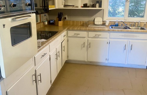 Guntersville Casa | Charming 3-bedroom 2 bath house with beautiful Lake Guntersville views