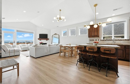 Rock Creek Casa | Charming 3-bedroom house with AC, fitness room in Happy Valley