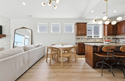 Rock Creek Casa | Charming 3-bedroom house with AC, fitness room in Happy Valley