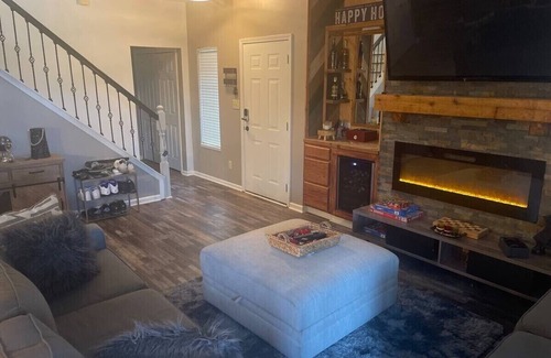 Wayne Condominio | Charming 3-bedroom condo with water view in wonderful Eagle Creek Indiana