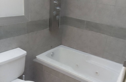 Countryside Casa | Charming 3-bedroom house in Kansas City with WiFi and AC Close to Arrowhead