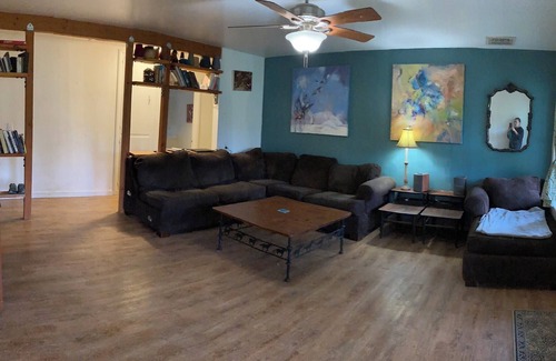Laytonville Casa | Charming 3-bedroom house with Sauna, WIFI, fenced yard, lots of free parking.