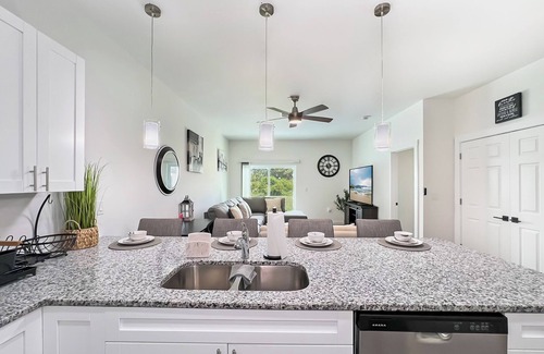 Westminster Casa | Charming 3-bedroom house in delightful Lehigh Acres with WiFi, AC