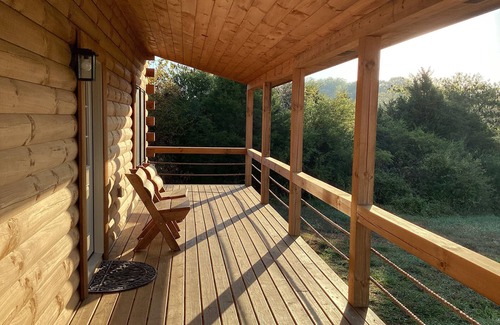 Madisonville Cabina | Charming 3-bedroom cabin with WiFi, AC in serene countryside