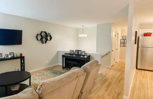 Maple Grove Casa | Charming 3-bedroom townhome in fabulous Maple Grove