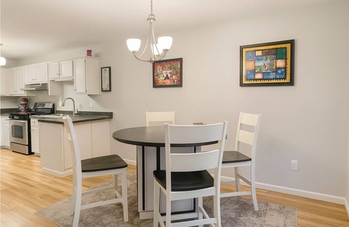 Maple Grove Casa | Charming 3-bedroom townhome in fabulous Maple Grove