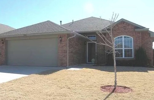 Midwest City Casa | Charming 3-bedroom house with AC, WiFi in delightful Midwest City