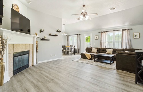 Midwest City Casa | Charming 3-bedroom house with WiFi and AC in Midwest City