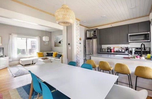Corcoran Casa | Charming 3-bedroom house with AC, Sauna, and WiFi in Minneapolis