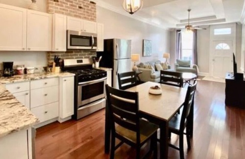 Milan Casa | Charming 3 Bedroom House minutes from downtown.