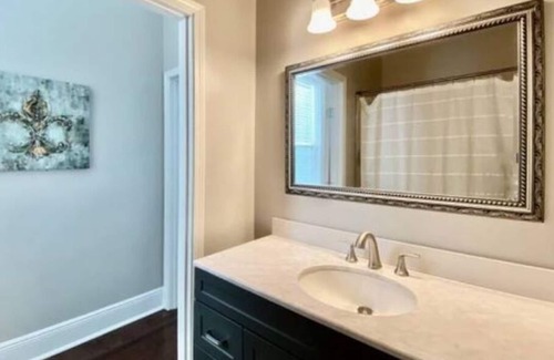Milan Casa | Charming 3 Bedroom House minutes from downtown.