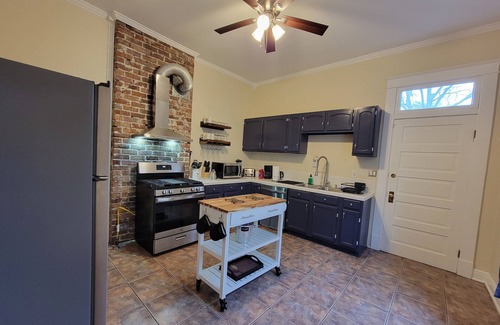 East Carrollton Casa | Charming 3-bedroom, 2 bath house in the delightful Uptown New Orleans