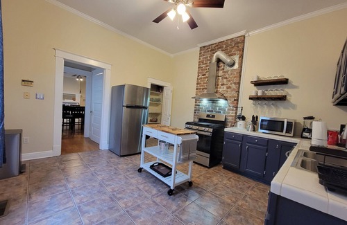 East Carrollton Casa | Charming 3-bedroom, 2 bath house in the delightful Uptown New Orleans