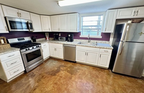 East Carrollton Casa | Charming 3-bedroom house with WiFi and AC in enchanting New Orleans