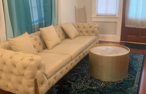 Central Carrollton Association Casa | Charming 3-bedroom house in wonderful New Orleans with AC, WiFi