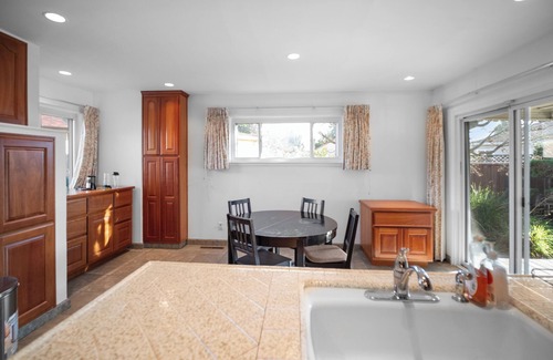 Lower Bal Casa | Charming 3-bedroom house in terrific San Leandro with AC, WiFi