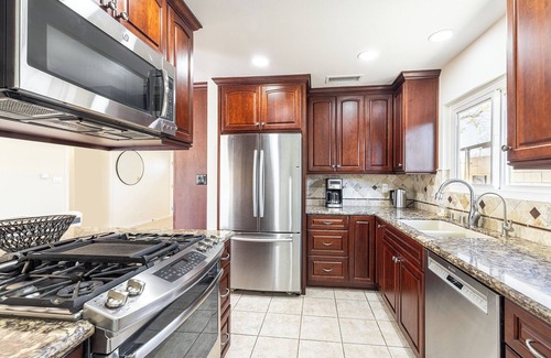 Simi Valley Casa | Charming 3-bedroom house with AC and WiFi in Simi Valley