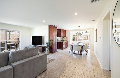 Simi Valley Casa | Charming 3-bedroom house with AC and WiFi in Simi Valley