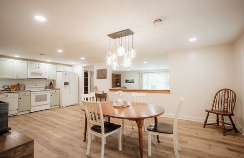 Spring Creek Cabaña | Charming 3-bedroom cottage on the creek with AC