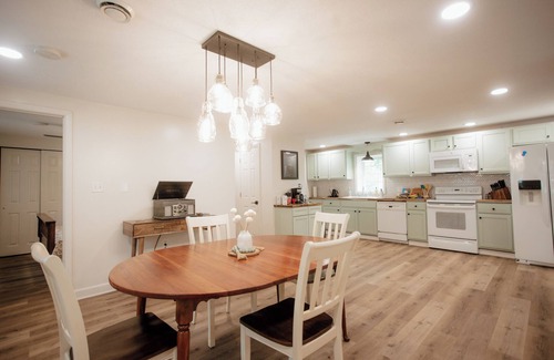Spring Creek Cabaña | Charming 3-bedroom cottage on the creek with AC