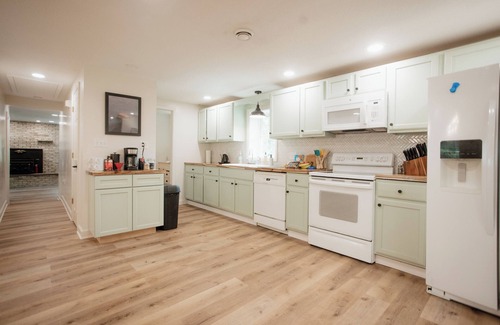 Spring Creek Cabaña | Charming 3-bedroom cottage on the creek with AC