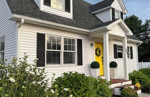 West Tisbury Casa | Charming 3-bedroom house in enchanting West Tisbury with AC, WiFi & pool