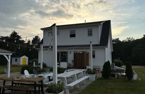 West Tisbury Casa | Charming 3-bedroom house in enchanting West Tisbury with AC, WiFi & pool