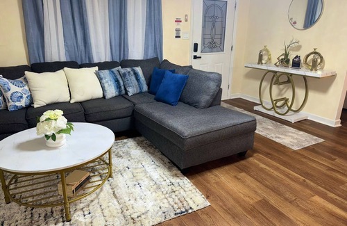 Winter Haven Casa | Charming 3-bedroom 2 bathroom home in brilliant Winter Haven,pet friendly, WiFi