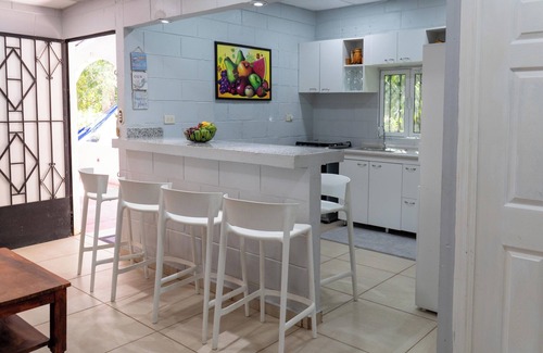 El Porvenir Otro | Charming 3-bedrooms house with AC, WiFi in La Libertad 15 Minutes from Airport