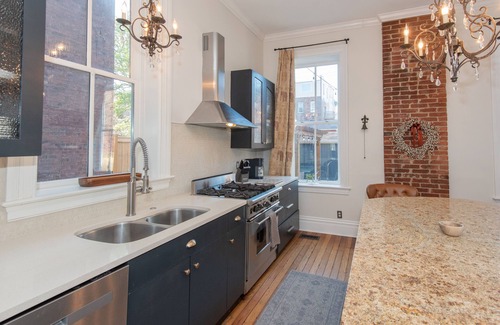 Lafayette Square Casa | Charming 3 BR historic home walking distance from Lafayette Park