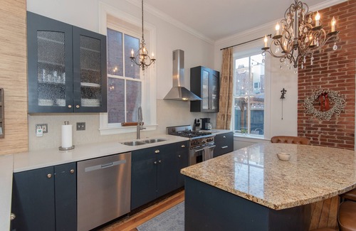 Lafayette Square Casa | Charming 3 BR historic home walking distance from Lafayette Park