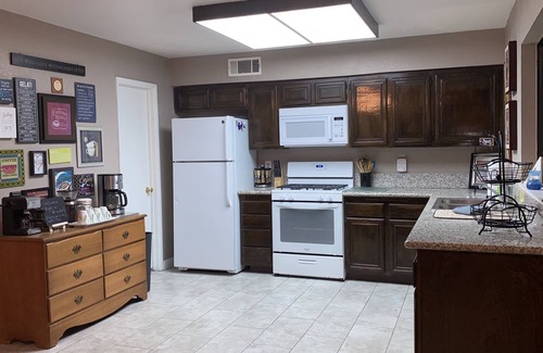 Paradise Casa | Charming 3 BRM 2 1/2 BA Townhouse Close to Airport