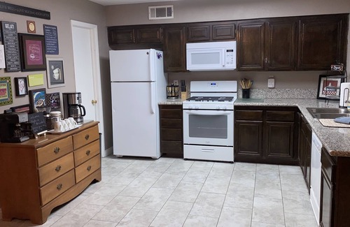 Paradise Casa | Charming 3 BRM 2 1/2 BA Townhouse Close to Airport