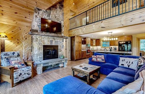 West Alton Chalet De Esquí | Charming 3 story retreat in the shadows of Lake Winnipesaukee