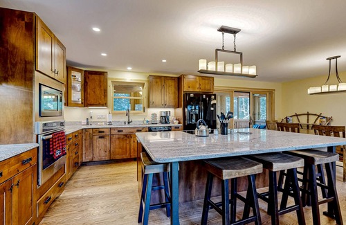 West Alton Chalet De Esquí | Charming 3 story retreat in the shadows of Lake Winnipesaukee