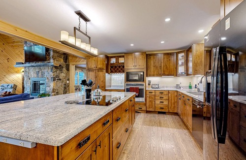 West Alton Chalet De Esquí | Charming 3 story retreat in the shadows of Lake Winnipesaukee