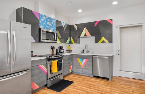 Old Ballard Casa | Charming 3B Ballard townhome w/Workspace & AC, Walkable to everything!