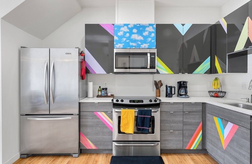 Old Ballard Casa | Charming 3B Ballard townhome w/Workspace & AC, Walkable to everything!
