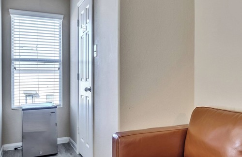 Houston Casa | Charming 3bedroom house in lovely Houston with AC, WiFi.7 miles from IAH Airport