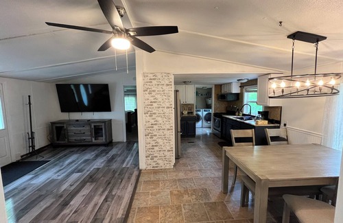 Watkins Glen Casa | Charming 3bedroom house with AC, WiFi, fenced backyard in Wonderful Watkins Glen