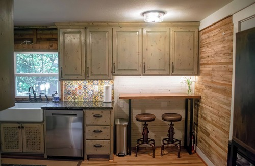 Grandview Casa | Charming 3BR 1BA House W BBQ Deck & Garden Sleeps 6 in Down Town Grandview