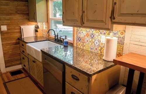 Grandview Casa | Charming 3BR 1BA House W BBQ Deck & Garden Sleeps 6 in Down Town Grandview